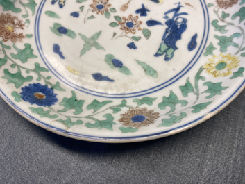 Een Chinees wucai bord met twee jongens, Wanli merk en periode